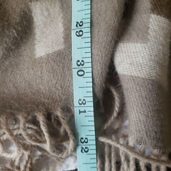 Women's Wrap Ponco Shawl Sweater Tan Aztec Tribal Boho Fringe Oversize No sleeve - Picture 9 of 9